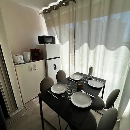 Le Sergent-studio-piscine-wifi Apartmán